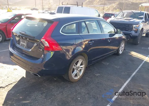 2015 Volvo V60 T5 Premier Plus из США, поврежденный, VIN YV126MEC3F1213944